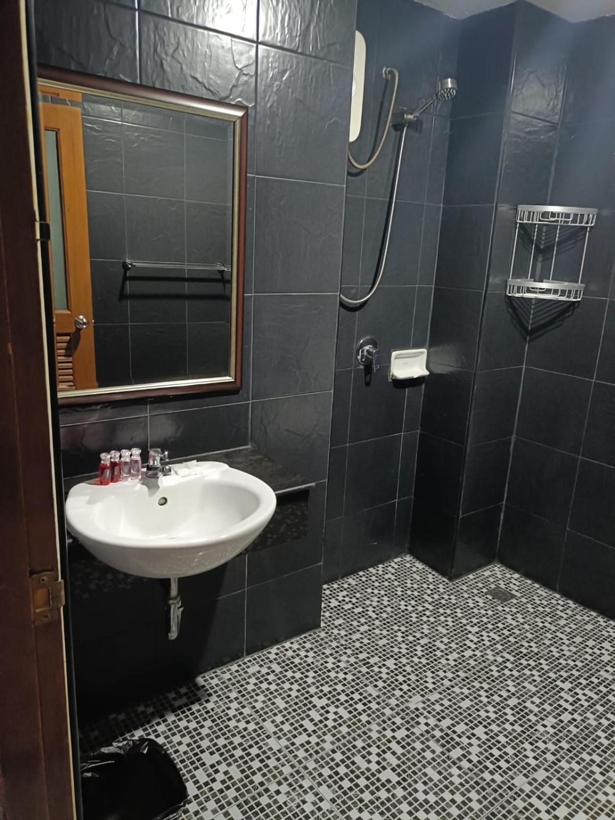 Central Perk Hotel Patong Zewnętrze zdjęcie