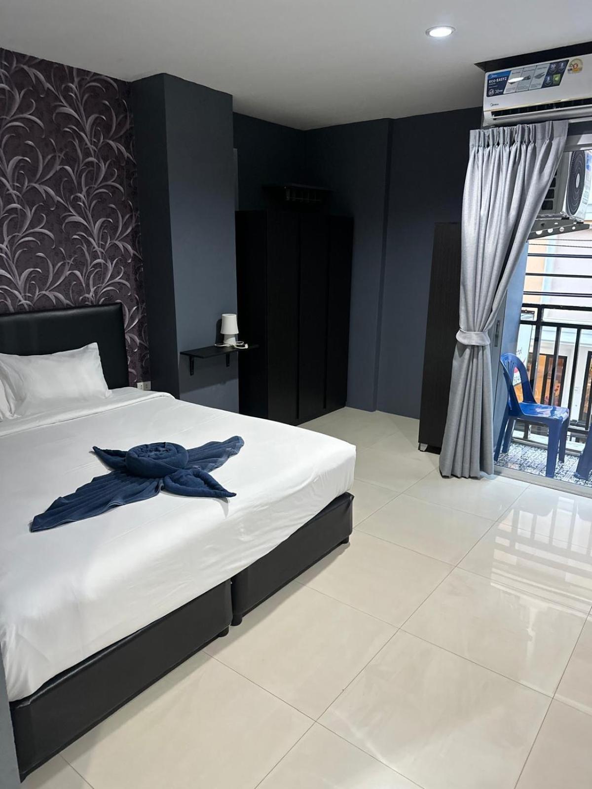 Central Perk Hotel Patong Zewnętrze zdjęcie