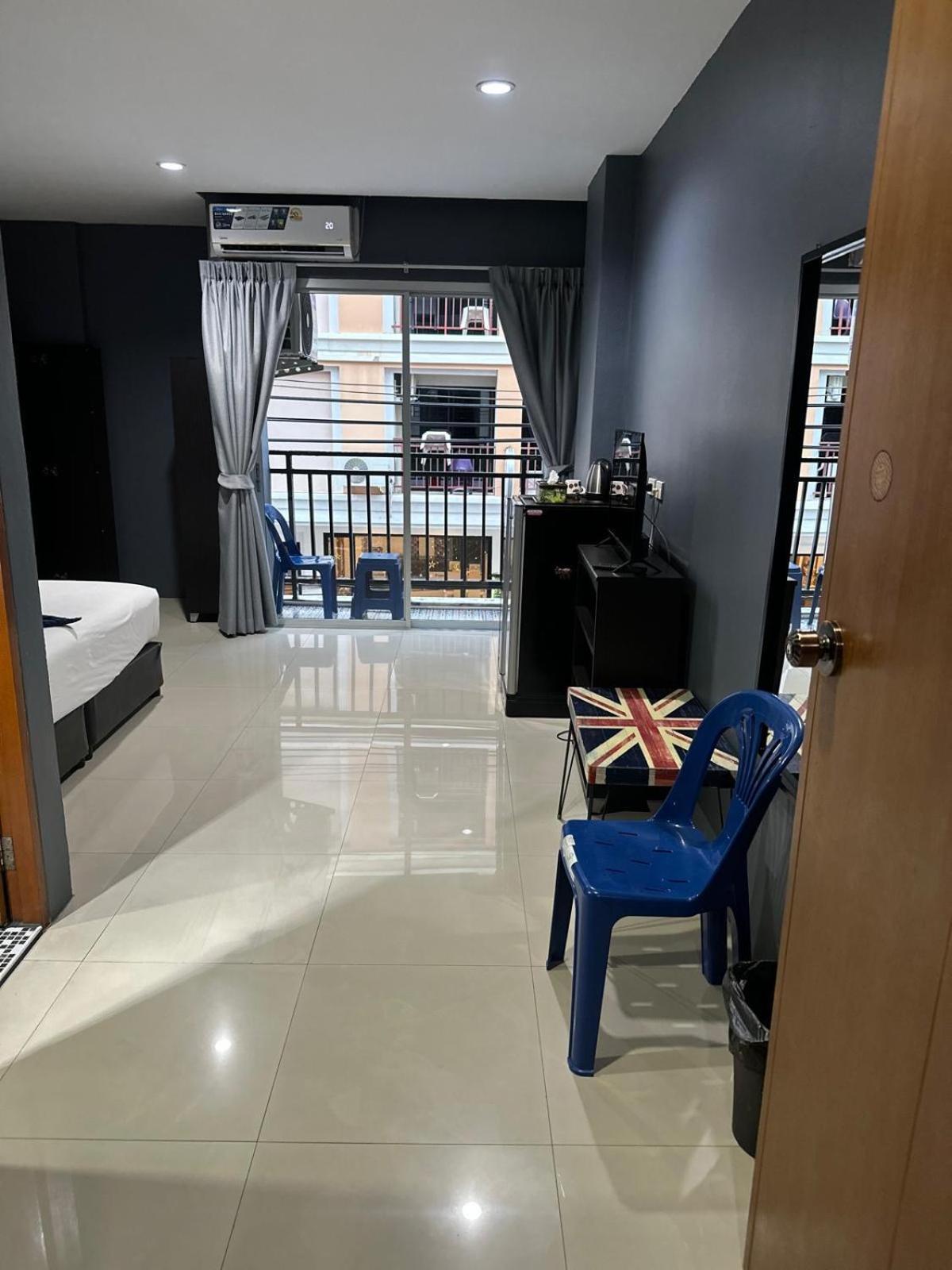Central Perk Hotel Patong Zewnętrze zdjęcie